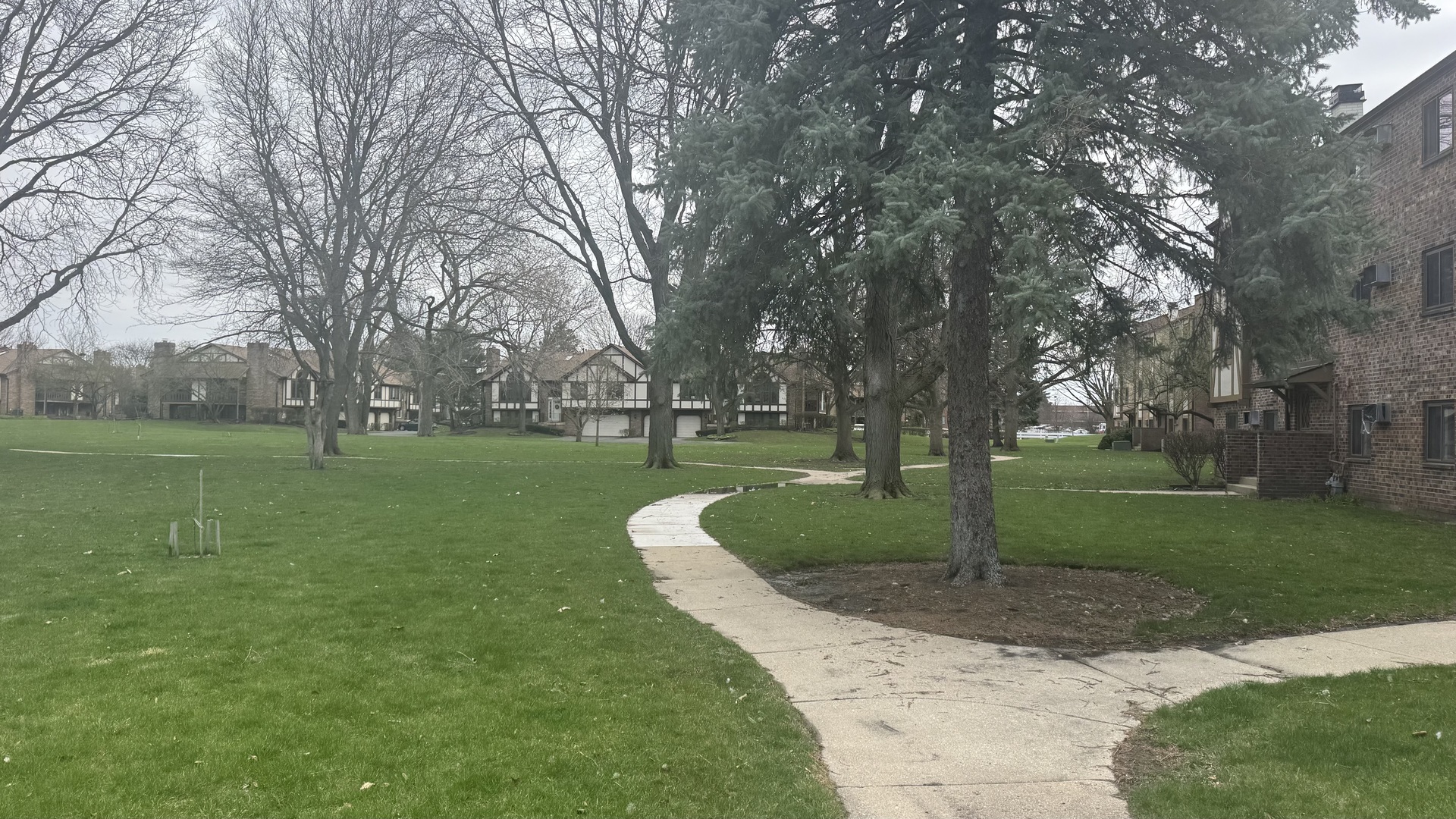 811 S Dwyer Avenue E