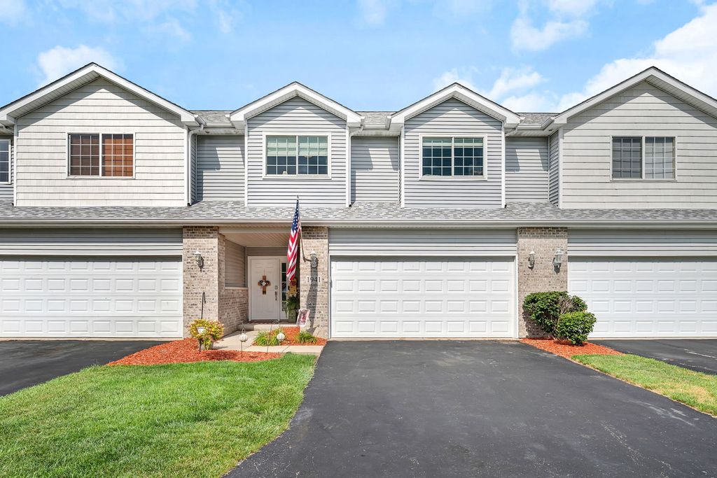 Photo for 1941 Waters Edge Drive, Minooka, IL 60447 (MLS # 12481120)