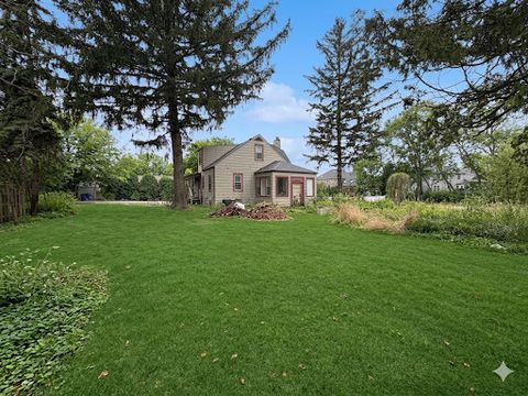 Photo of 1561 N GARY Avenue, Wheaton, IL 60187 (MLS # 12590022)