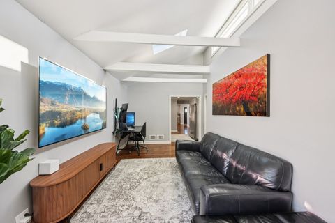 Tiny photo for 120 Walter Court, Bloomingdale, IL 60108 (MLS # 12552336)