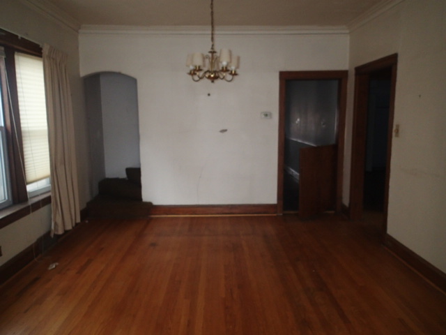 4927 W waveland Avenue