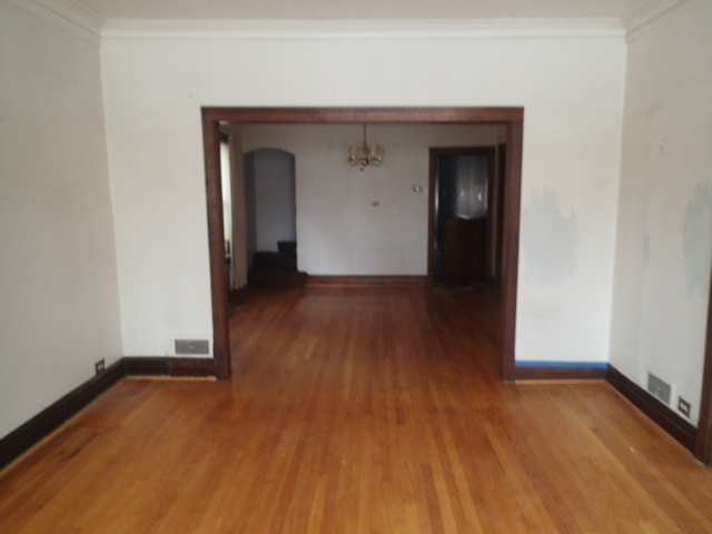 4927 W waveland Avenue