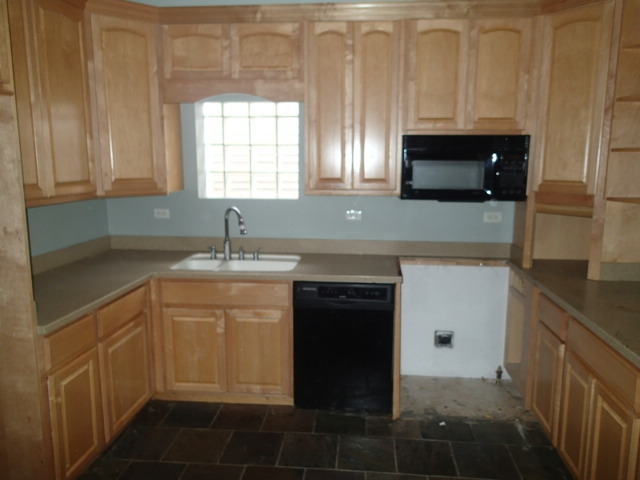 4927 W waveland Avenue