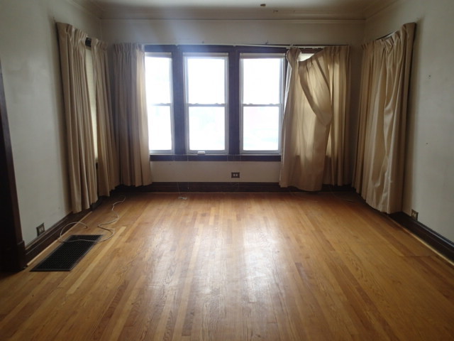 4927 W waveland Avenue