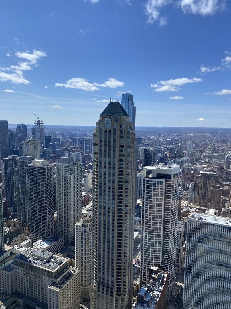 180 E PEARSON Street 6001