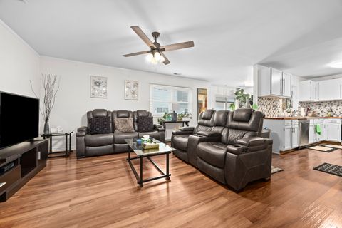 Tiny photo for 618 Glenhurst Court, Romeoville, IL 60446 (MLS # 12627686)
