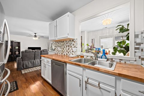 Tiny photo for 618 Glenhurst Court, Romeoville, IL 60446 (MLS # 12627686)