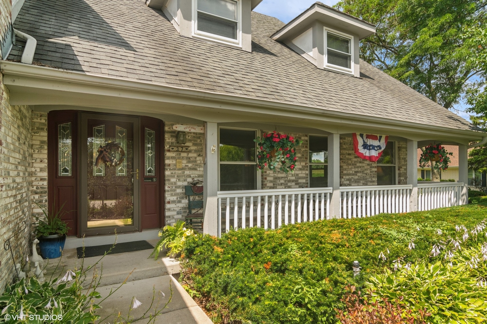 37 Seneca Avenue W