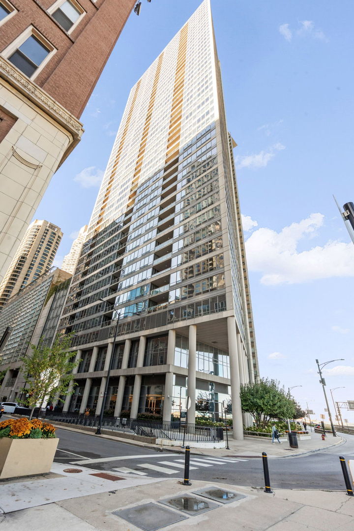 600 N Lake Shore Drive 3701