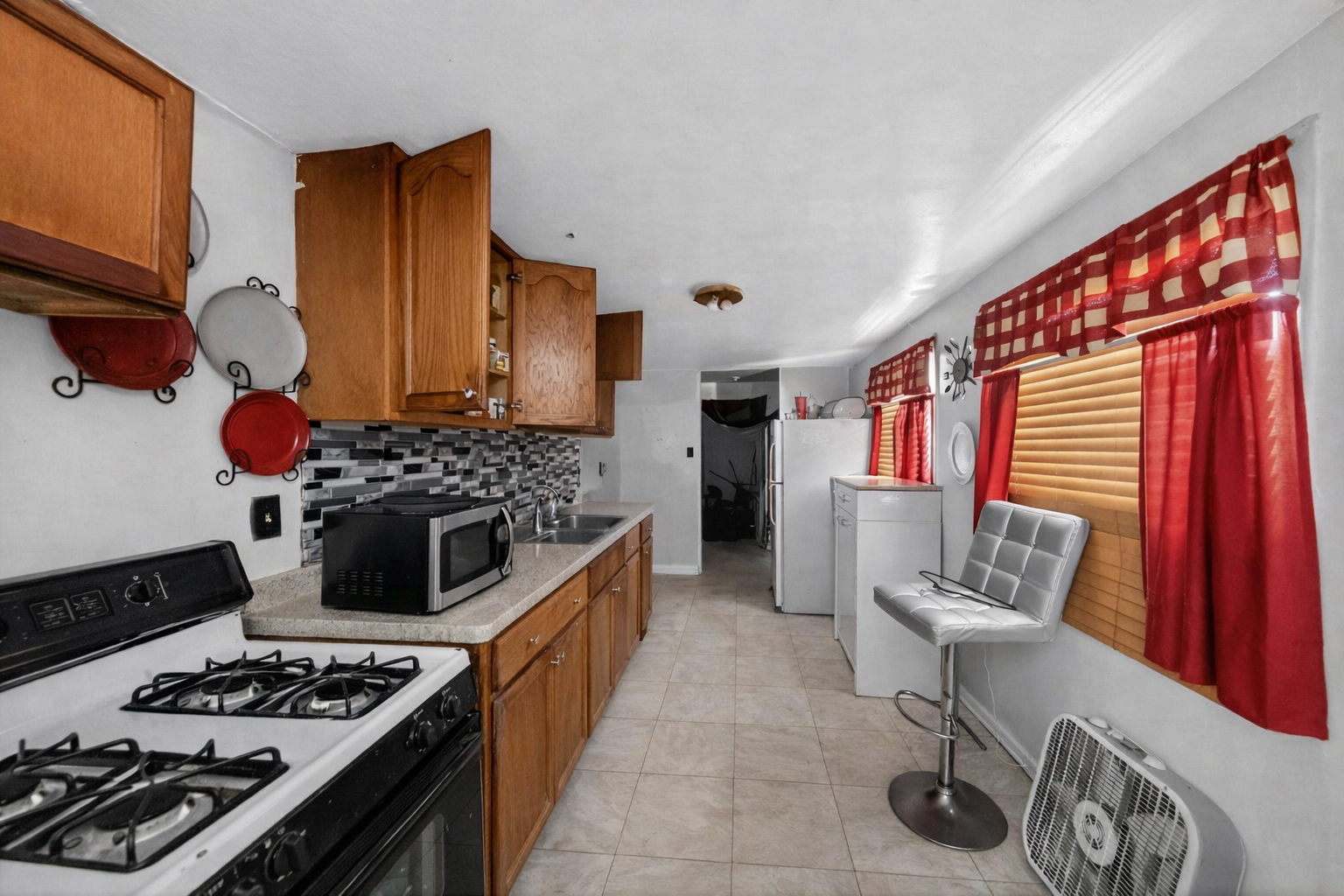 2711 W 165th Street