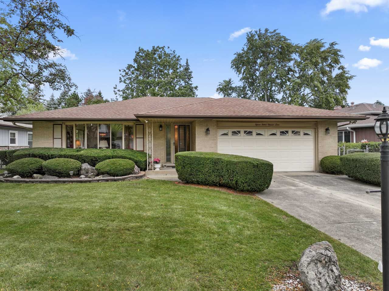 Mount Prospect, Illinois 60056, United States, 3 Bedrooms Bedrooms, ,2 BathroomsBathrooms,Residential,Active,228227