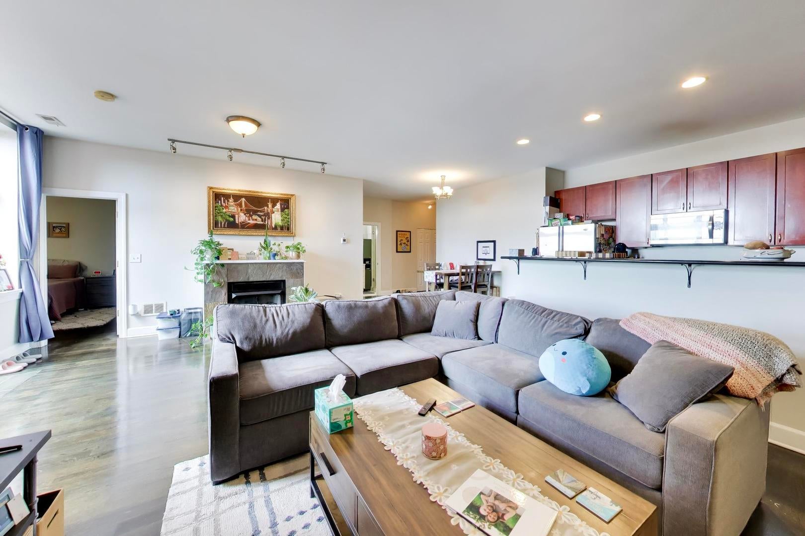 2700 W Belmont Avenue 502