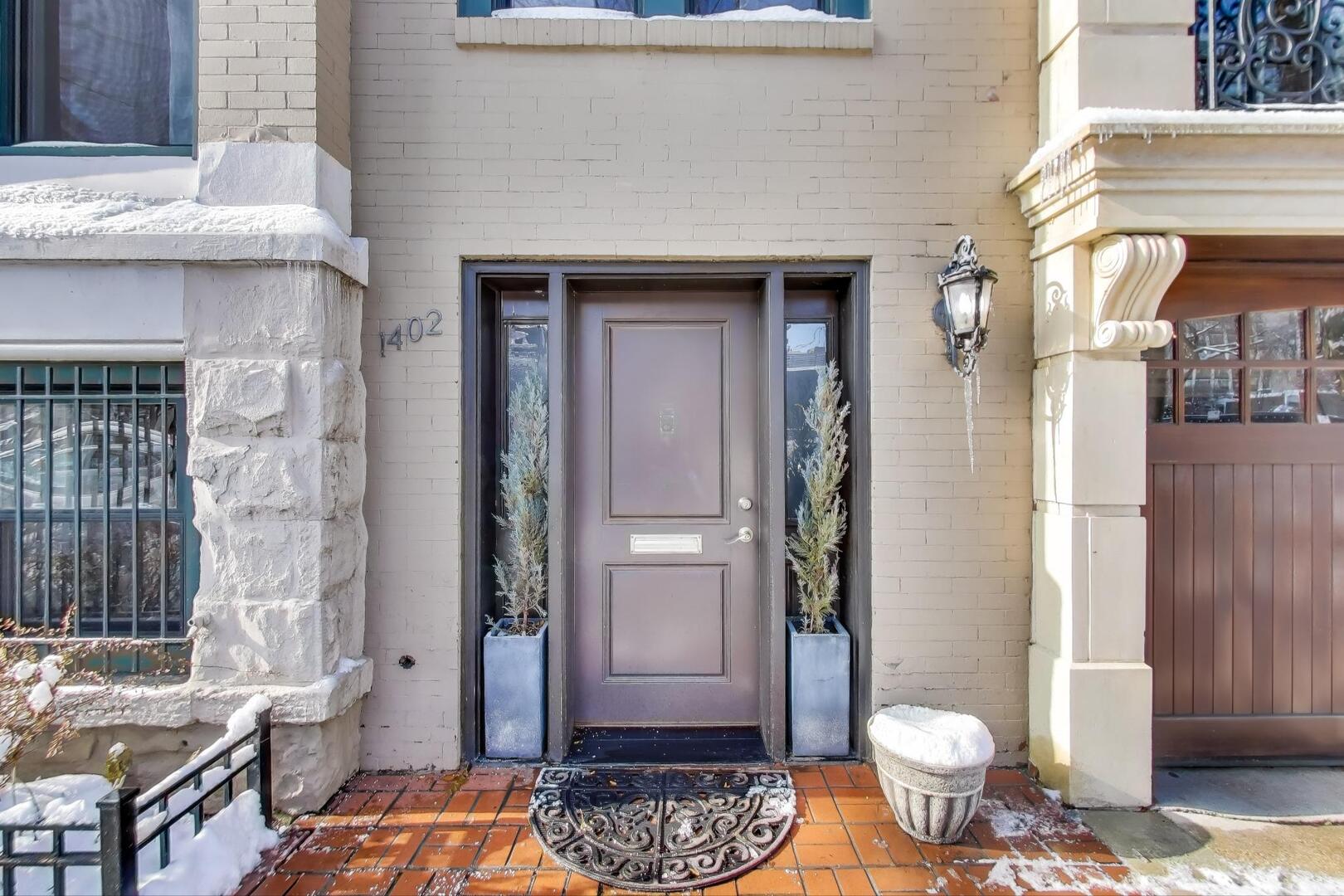 1402 N LaSalle Drive 1N