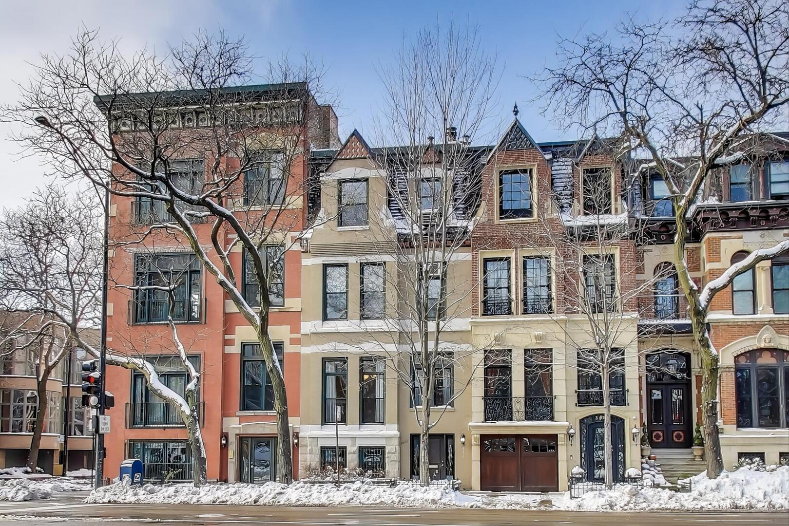 1402 N LaSalle Drive 1N