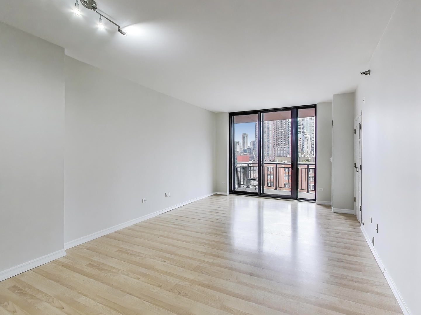 330 N JEFFERSON Street 803