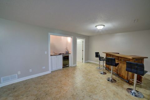 Tiny photo for 2267 Saint Andrews Circle, Bettendorf, IA 52722 (MLS # 12620086)