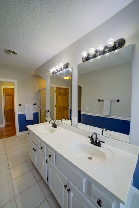 Tiny photo for 2267 Saint Andrews Circle, Bettendorf, IA 52722 (MLS # 12620086)