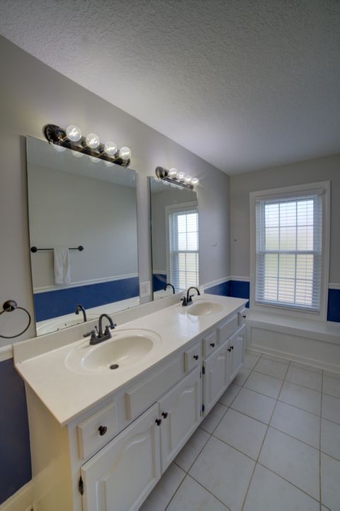 Tiny photo for 2267 Saint Andrews Circle, Bettendorf, IA 52722 (MLS # 12620086)