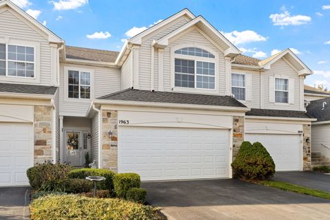 Photo of 1963 Misty Ridge Court #1963, Aurora, IL 60503 (MLS # 12509071)