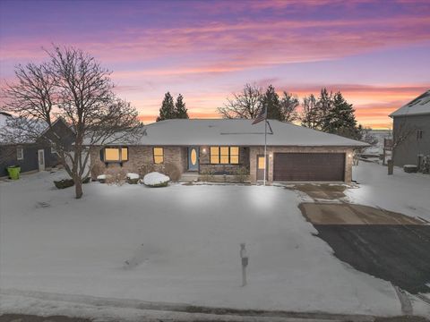 Photo of 605 Morningside Drive, Chenoa, IL 61726 (MLS # 12440351)