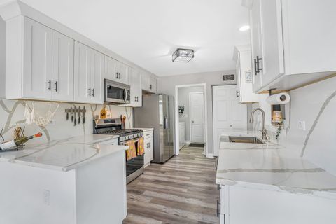 Tiny photo for 10499 Fleetwood Street, Huntley, IL 60142 (MLS # 12675965)