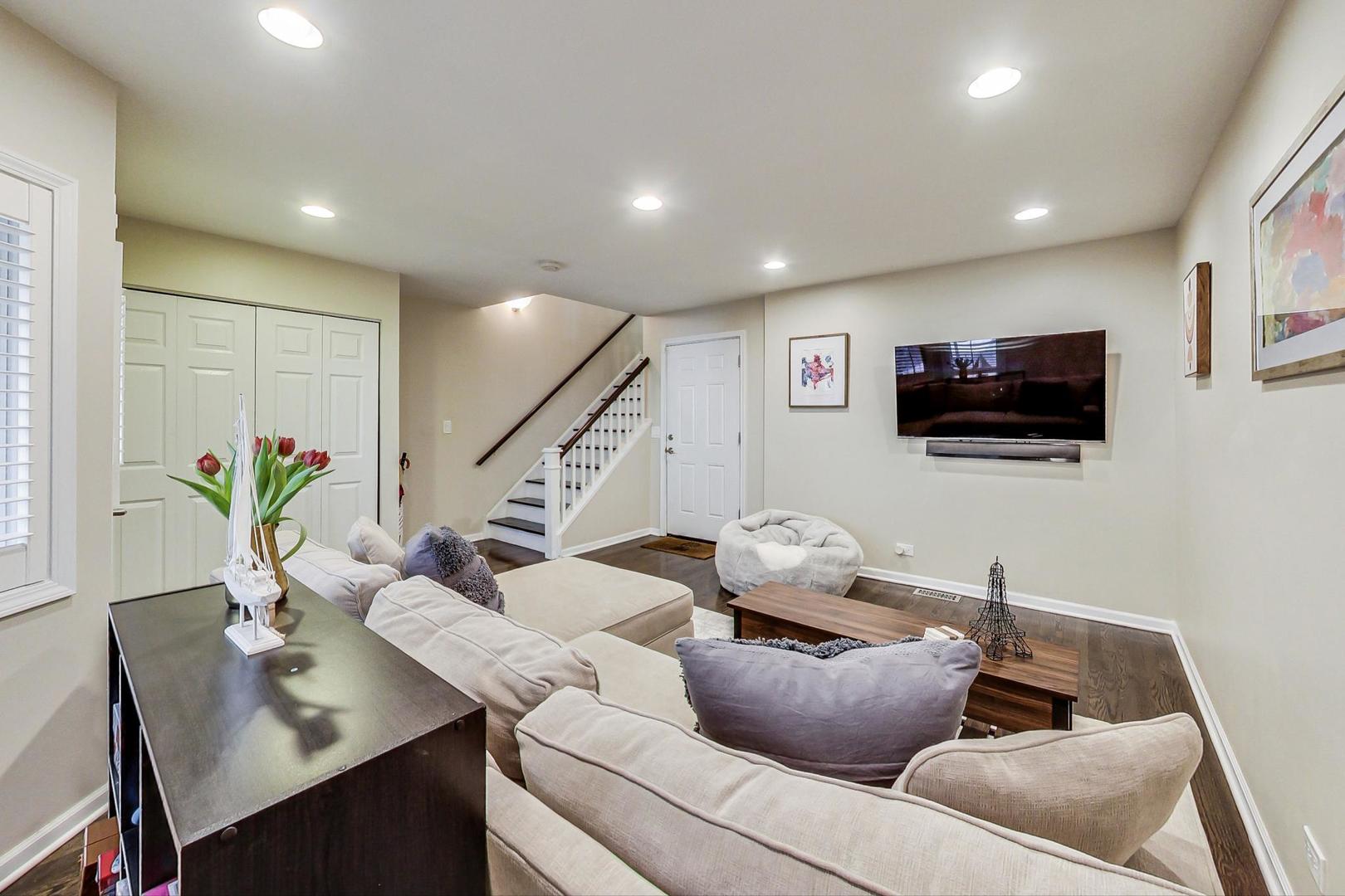 1351 W ALTGELD Street 4D