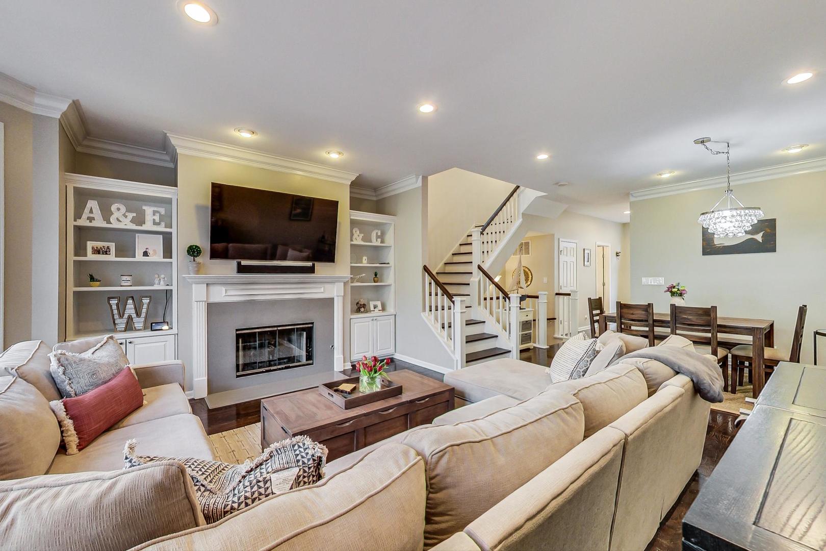 1351 W ALTGELD Street 4D