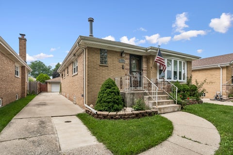 Tiny photo for 4916 N Rutherford Avenue, Chicago, IL 60656 (MLS # 12718398)
