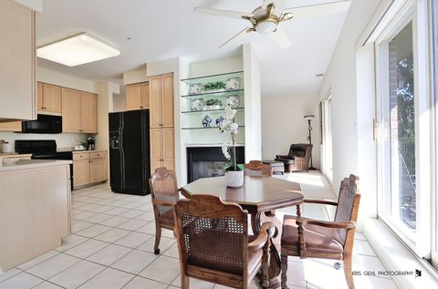 Tiny photo for 20 Trafalgar Square #304, Lincolnshire, IL 60069 (MLS # 12603294)