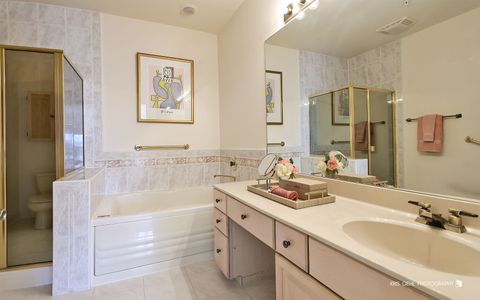 Tiny photo for 20 Trafalgar Square #304, Lincolnshire, IL 60069 (MLS # 12603294)