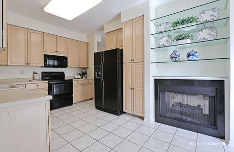 Tiny photo for 20 Trafalgar Square #304, Lincolnshire, IL 60069 (MLS # 12603294)