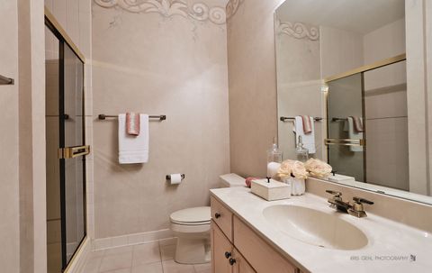 Tiny photo for 20 Trafalgar Square #304, Lincolnshire, IL 60069 (MLS # 12603294)