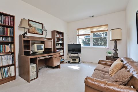 Tiny photo for 20 Trafalgar Square #304, Lincolnshire, IL 60069 (MLS # 12603294)