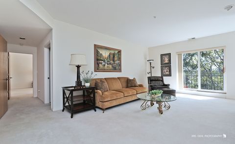 Tiny photo for 20 Trafalgar Square #304, Lincolnshire, IL 60069 (MLS # 12603294)