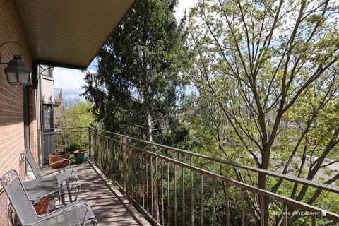 Tiny photo for 20 Trafalgar Square #304, Lincolnshire, IL 60069 (MLS # 12603294)