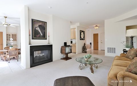 Tiny photo for 20 Trafalgar Square #304, Lincolnshire, IL 60069 (MLS # 12603294)