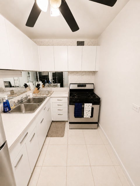 Tiny photo for 1451 E 55TH Street #723N, Chicago, IL 60637 (MLS # 12716070)