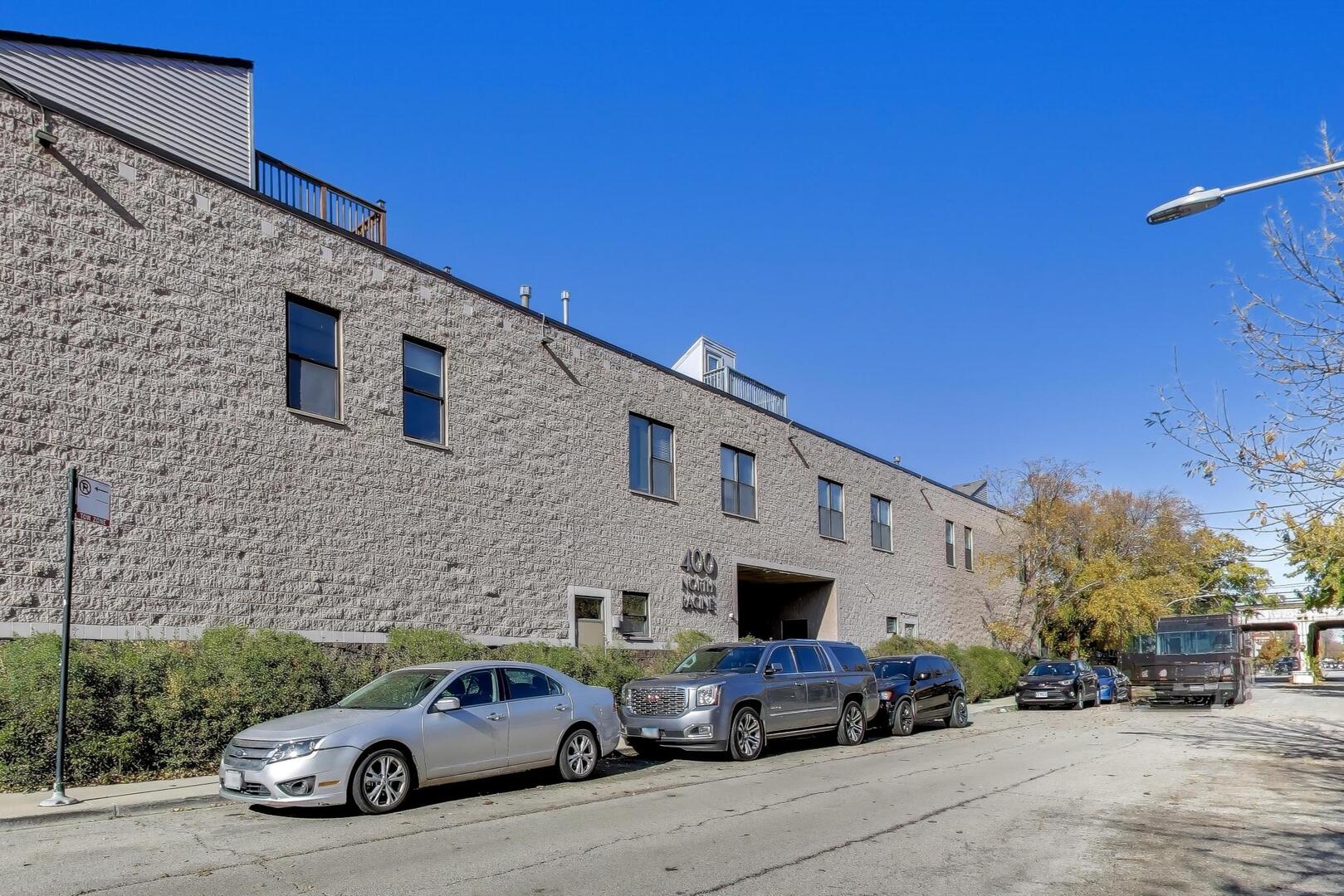 400 N RACINE Avenue 204