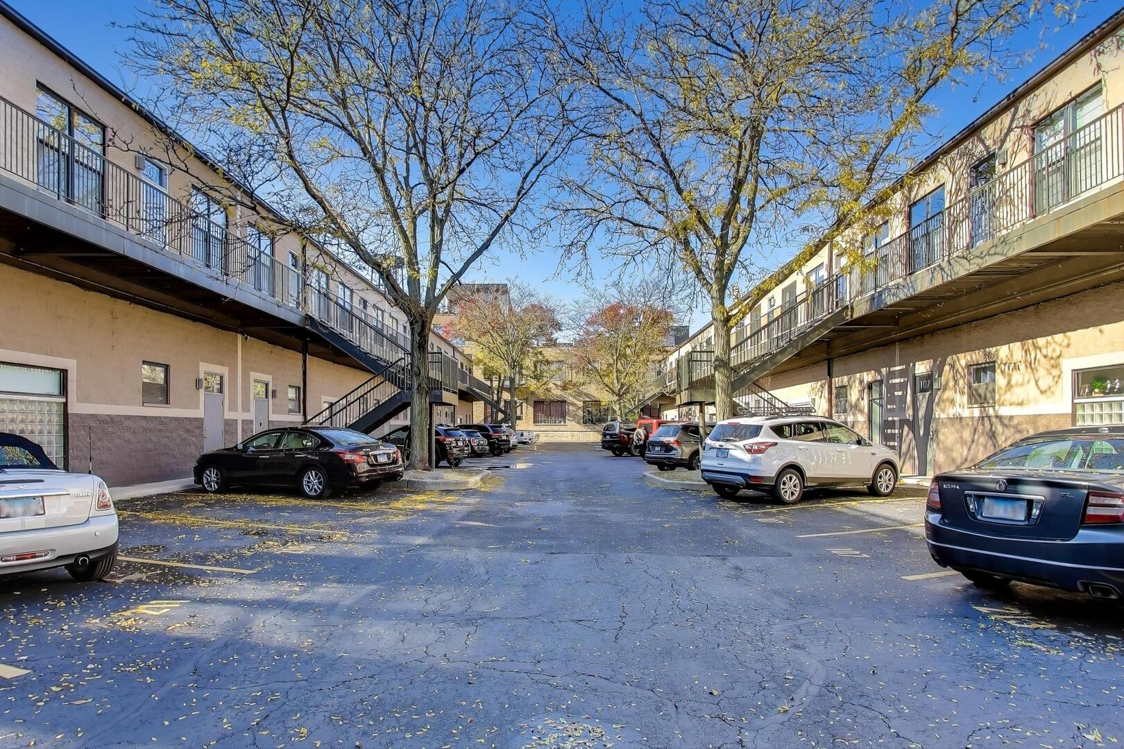 400 N RACINE Avenue 204