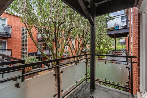 Tiny photo for 6431 N Damen Avenue #2E, Chicago, IL 60645 (MLS # 12468192)