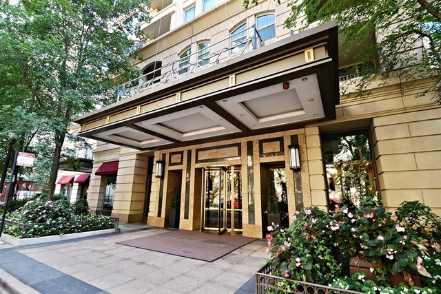 Photo 1 of 21 — 25 E Superior Street 2303, Chicago, IL 60611