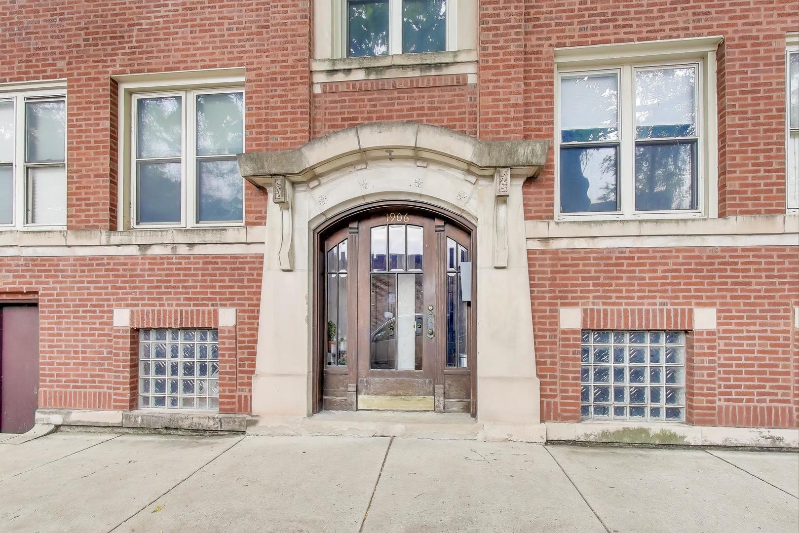1906 W Byron Street 2W