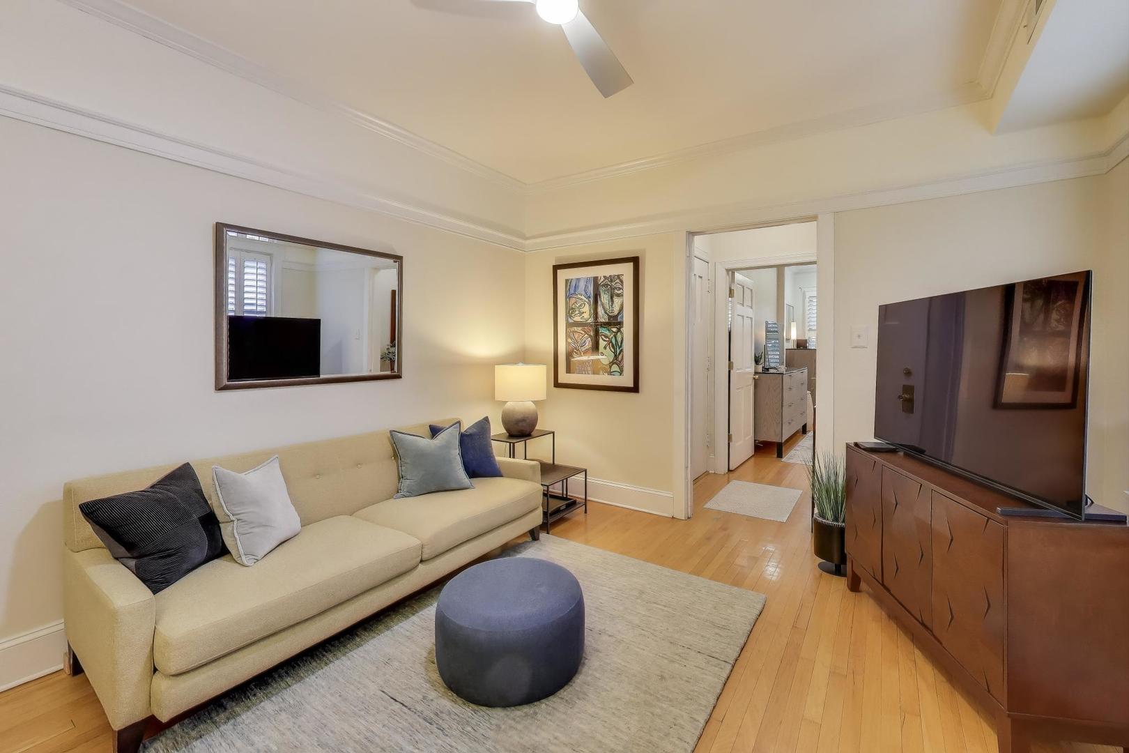 1906 W Byron Street 2W
