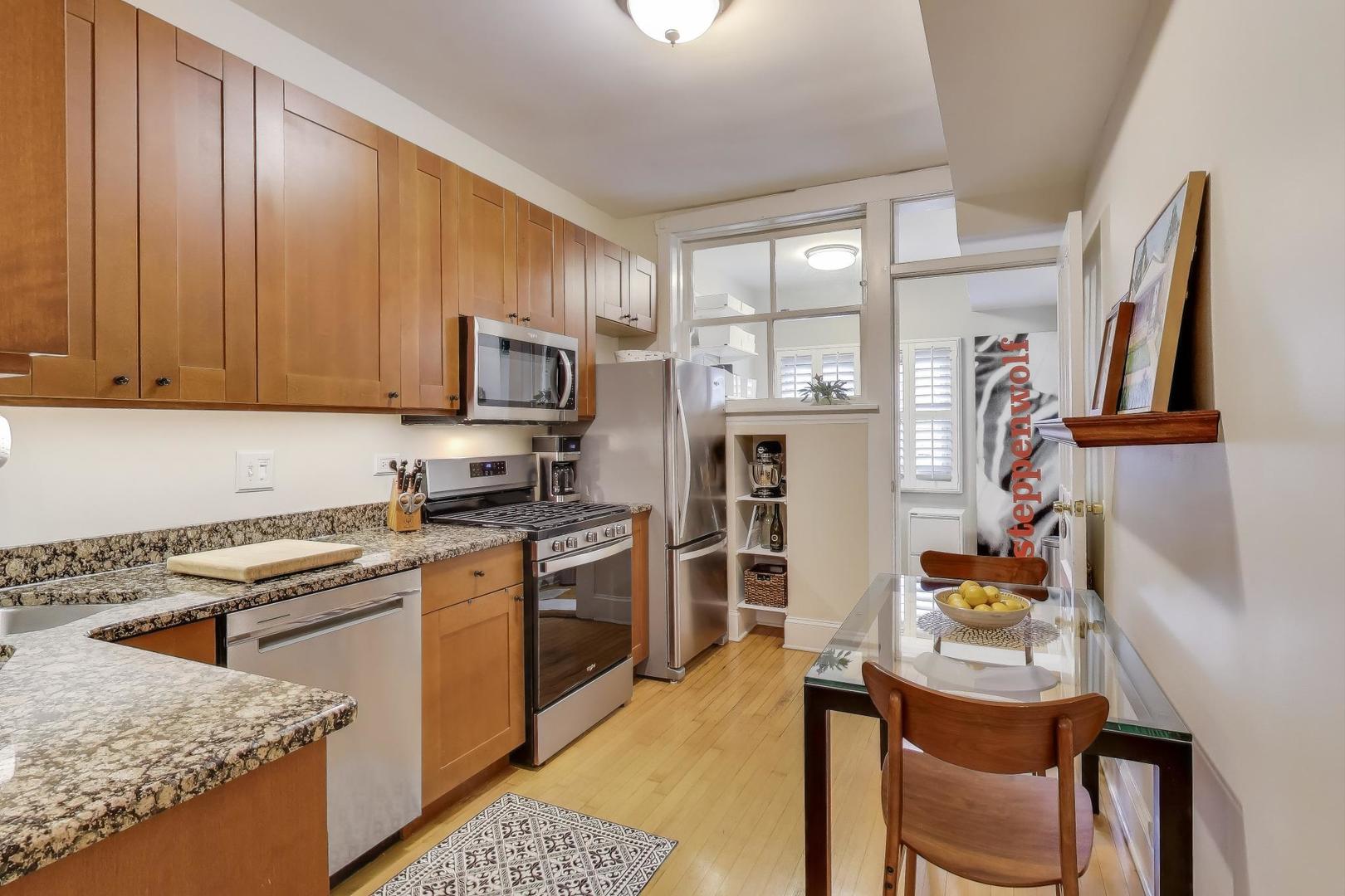 1906 W Byron Street 2W