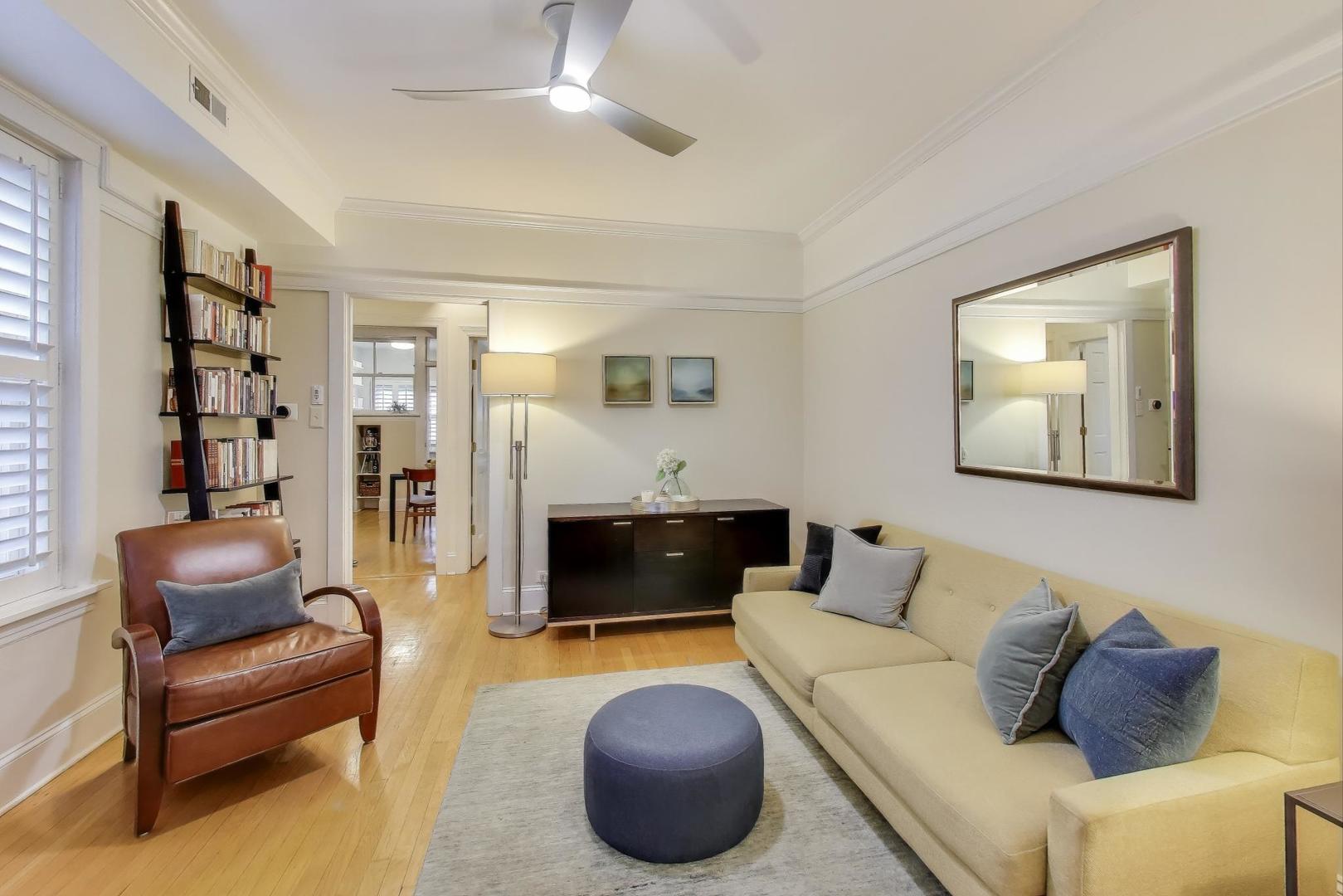 1906 W Byron Street 2W