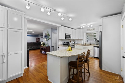 Tiny photo for 1409 W WILLOW Lane, Mount Prospect, IL 60056 (MLS # 12775754)