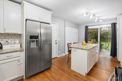 Tiny photo for 1409 W WILLOW Lane, Mount Prospect, IL 60056 (MLS # 12775754)
