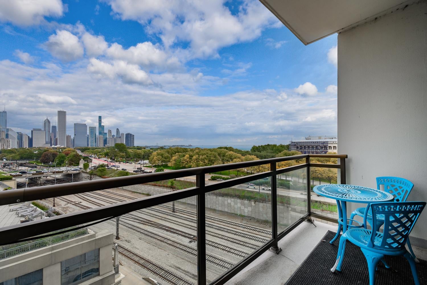 233 E 13th Street 904