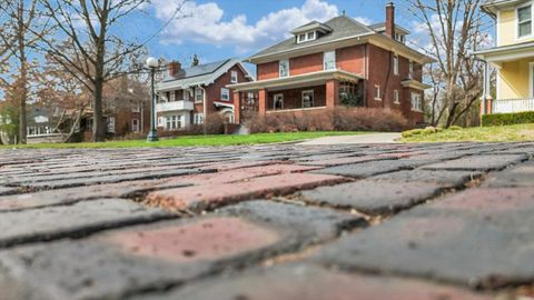 Tiny photo for 1112 W Park Avenue, Champaign, IL 61821 (MLS # 12580337)