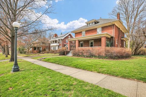 Tiny photo for 1112 W Park Avenue, Champaign, IL 61821 (MLS # 12580337)